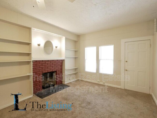 Building Photo - 611 E Plymouth Ave