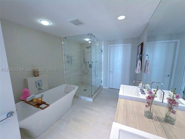 Building Photo - 17111 Biscayne Blvd