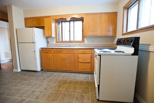 Building Photo - 3259 N Oakland Ave