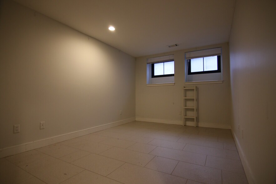 Building Photo - 547 Columbus Ave
