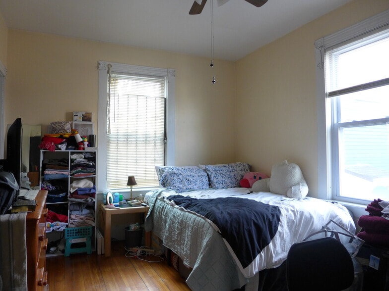Primary Photo - 158 Hillside St