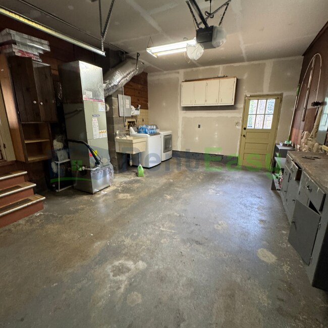 Building Photo - 8533 Circle Dr