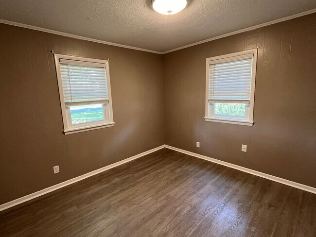 Building Photo - 204 N Frankfort Ave