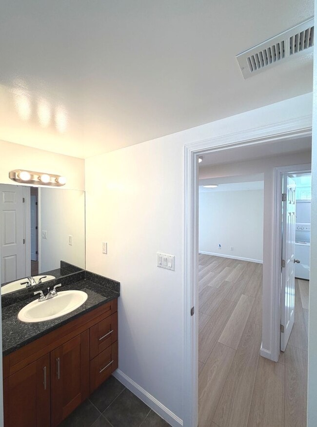 Building Photo - 860 Olive Ave