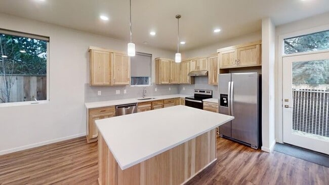 Building Photo - Modern Luxury Townhome: Convenient Urban L...
