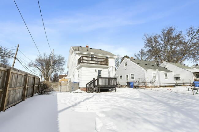 Building Photo - 943 Cloverdale Rd