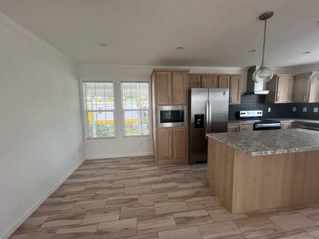 Building Photo - 282 Giraffe Dr