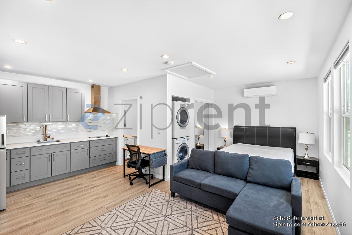 Building Photo - 10963 Des Moines Ave