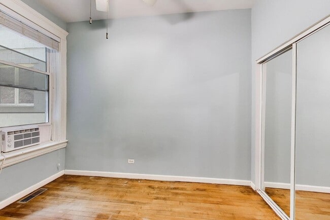 Building Photo - 1037 S Racine Ave