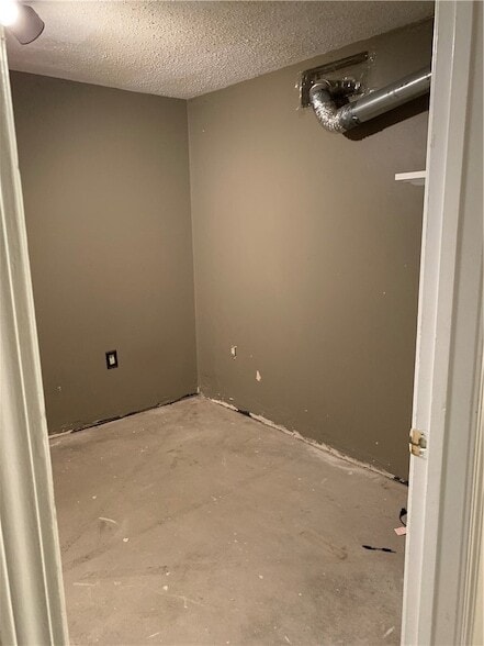 Building Photo - 200 Post Rd