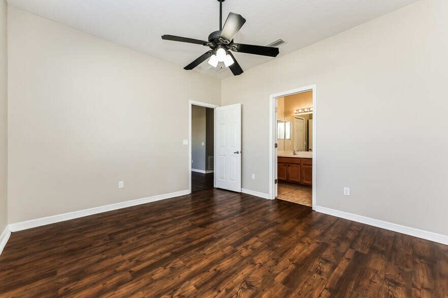 Building Photo - 901 Fern Leaf Dr