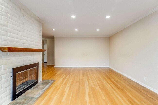 Building Photo - 12091 Atrium Dr
