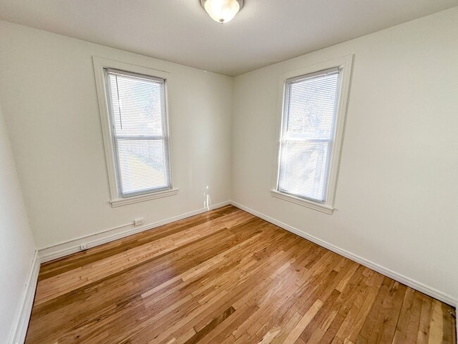 Building Photo - 703 Spencer St NE