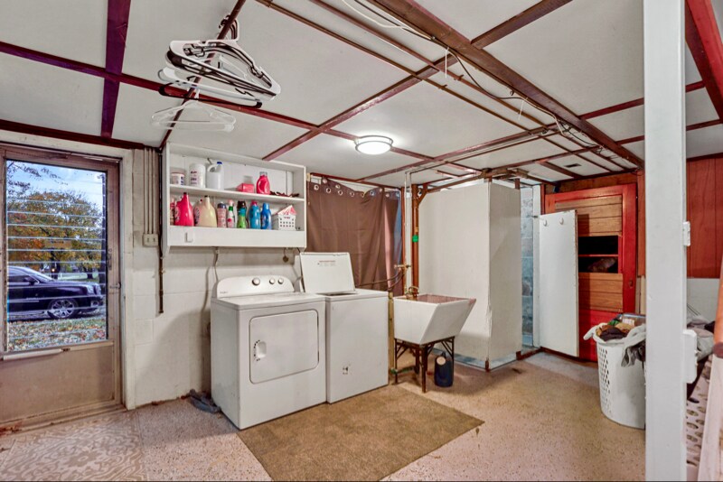 Building Photo - 1814 E Main St