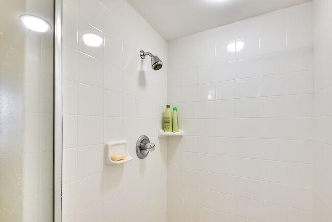 Building Photo - 2055 S Atlantic Ave