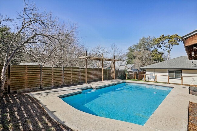 Building Photo - 7205 Twisted Oaks Dr