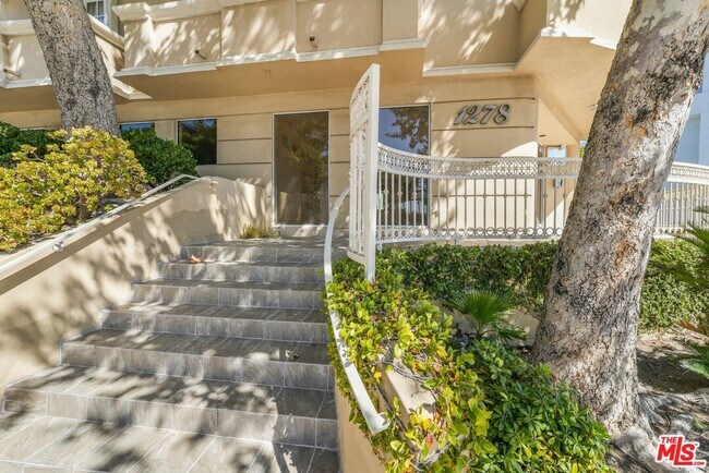 Building Photo - 1278 S Camden Dr