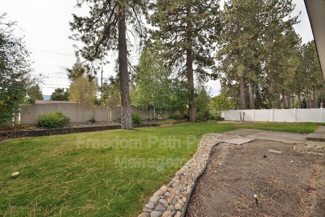Building Photo - 500 E Sand Wedge Dr