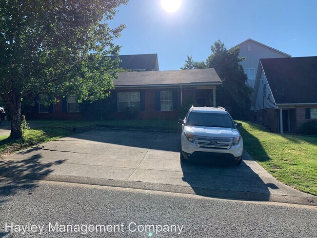 Primary Photo - 3 br, 3 bath House - 671 Center Place