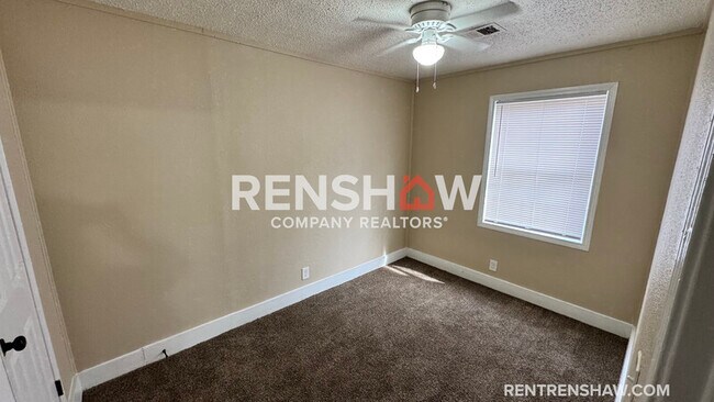 Building Photo - 822 Eyers Rd