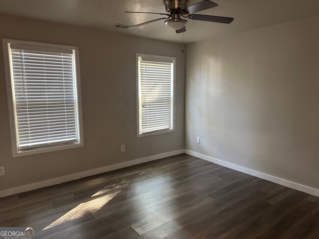 Building Photo - 324 Adams St