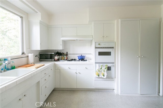 Building Photo - 740 Pinehurst Dr