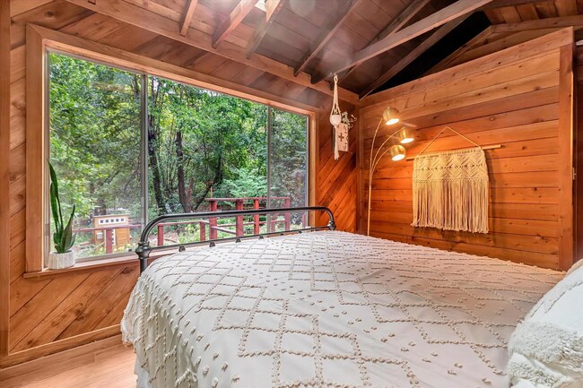 Building Photo - Picturesque, Pet Friendly, with Garage and...
