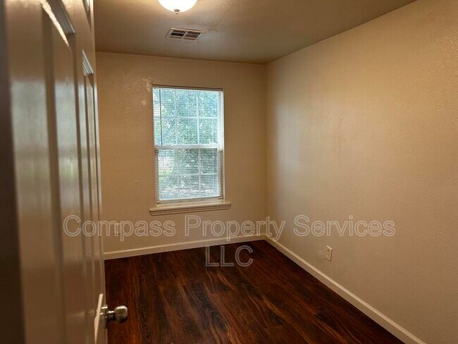 Building Photo - 507 Dunbar Ave