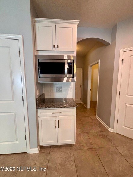 Building Photo - 15730 Spotted Saddle Cir