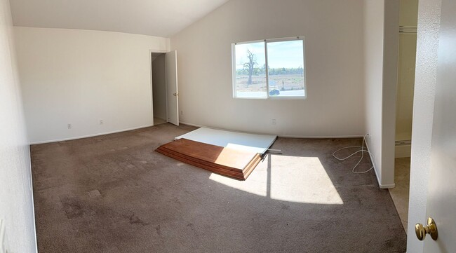 Building Photo - Spacious 4 bedroom / 3 Bathroom Jurupa Val...