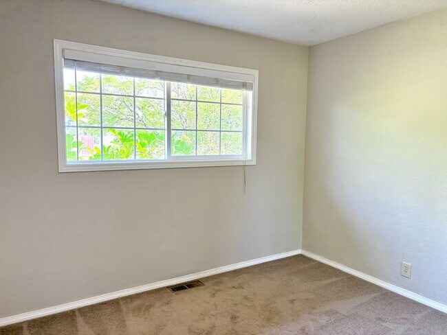 Building Photo - Parkrose Nicely Remodeled Ranch Home on Corner Lot with Carport, A/C