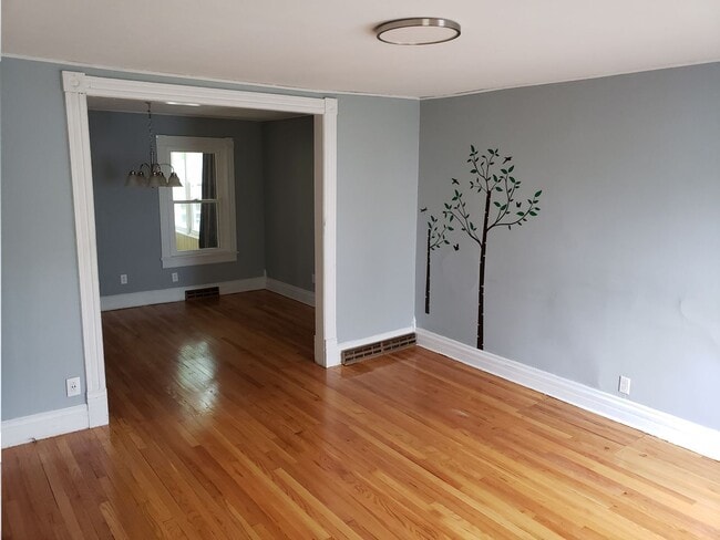 Building Photo - 3 Bed 1 Bath House for Rent