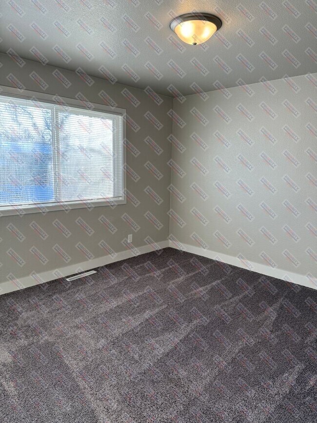 Building Photo - Property Agent Owned