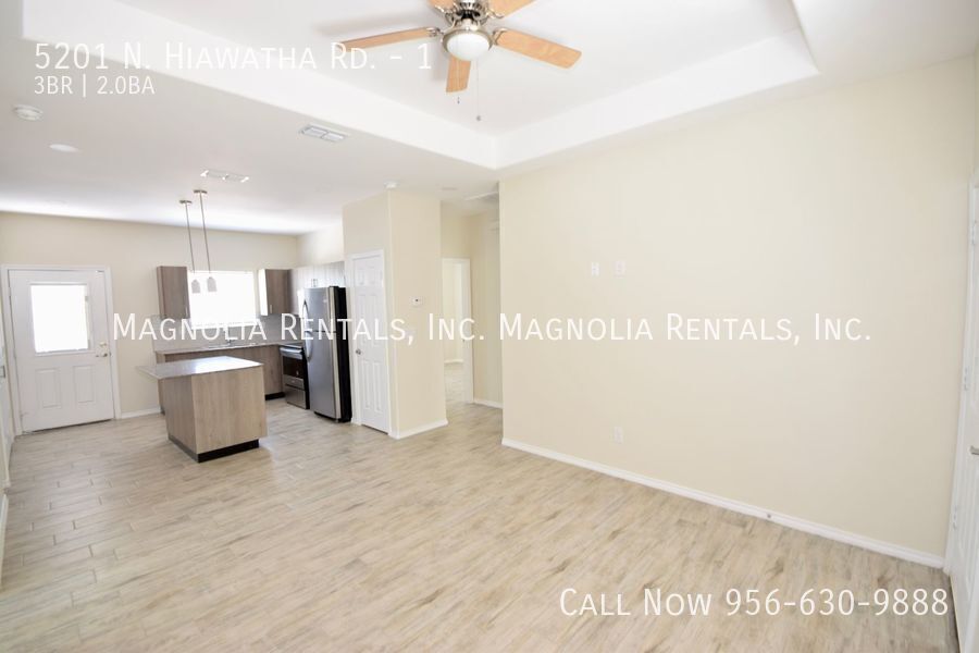 Building Photo - 5201 N Hiawatha Dr