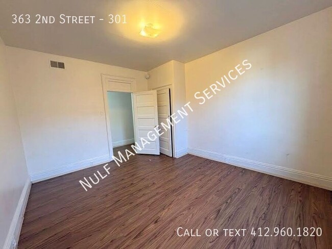 Building Photo - Eligible for Section 8: 3 Bed, 1 Bath Apar...