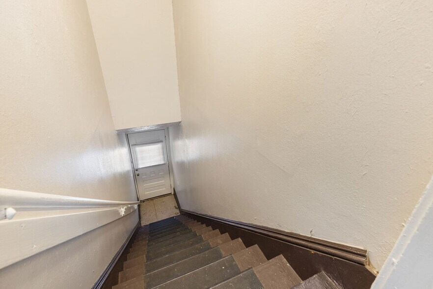 Building Photo - 1889 W 48th St