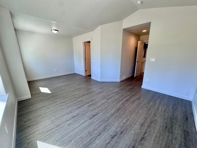 Building Photo - 5724 NE 47th St