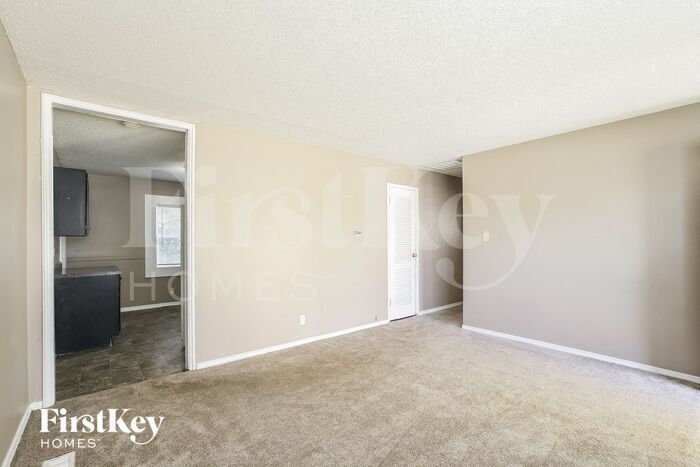 Building Photo - 4834 N Kenyon Dr