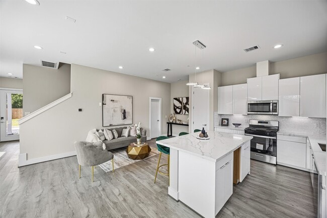 Building Photo - 853 Prosper St