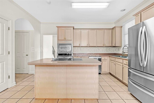 Building Photo - 7520 Crystal Lake Dr