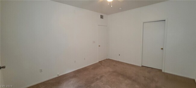 Building Photo - 8250 N Grand Canyon Dr
