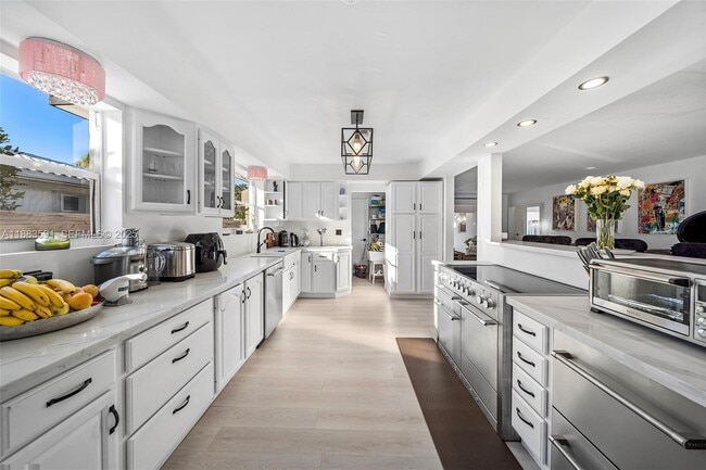 Building Photo - 840 S Shore Dr