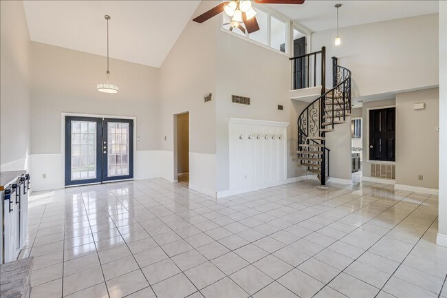 Building Photo - 2938 River Crest Rd