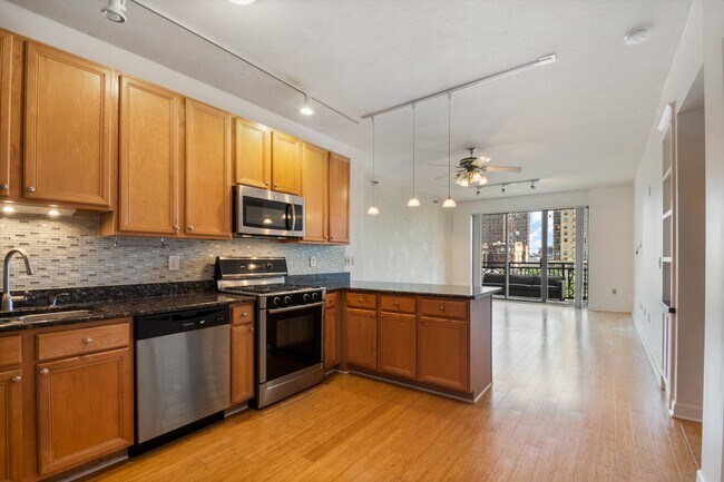 Building Photo - 5 E 14th Pl