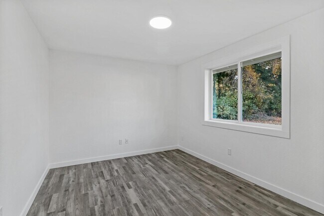 Building Photo - 9232 Mullen Rd SE