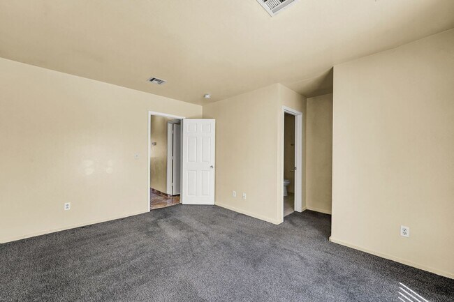 Building Photo - 2739 E Colton Ave