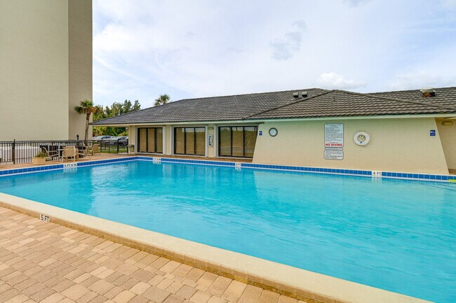 Building Photo - 4250 N Hwy A1A