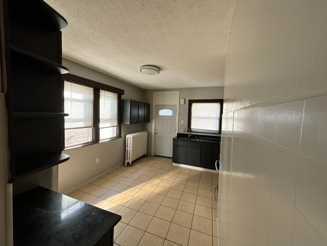 Building Photo - 1310 Maple Ave