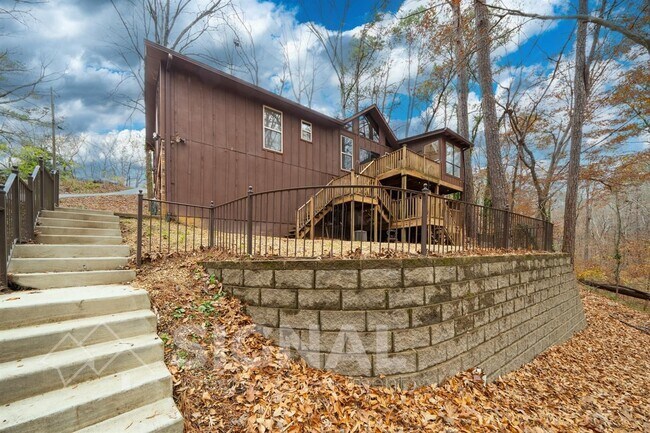 Building Photo - 2817 Altadena S Way