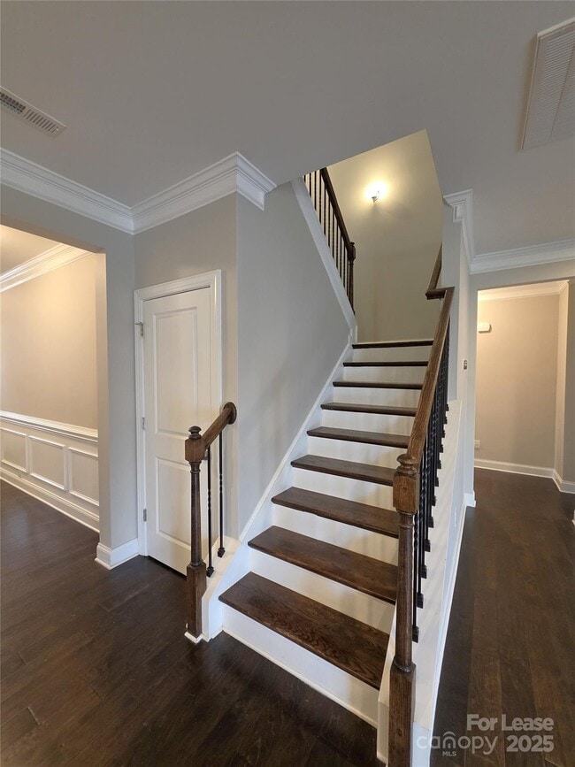 Building Photo - 11210 Streamwood Ln NW